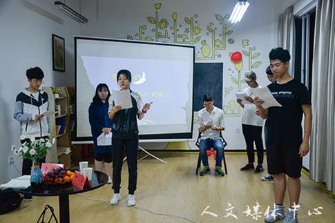 人文学院1.jpg 人文学院1.jpg