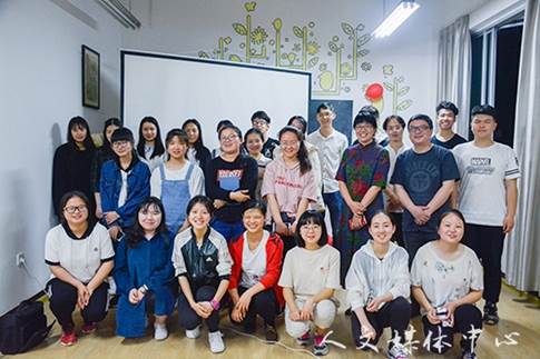 人文学院2.jpg 人文学院2.jpg